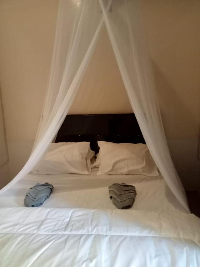 Black Sweet Bungalow Gili Air Exterior photo